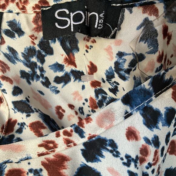 Spin USA Women’s Short Sleeve Blouse size XL, Leopard White Blue Red - Picture 6 of 8